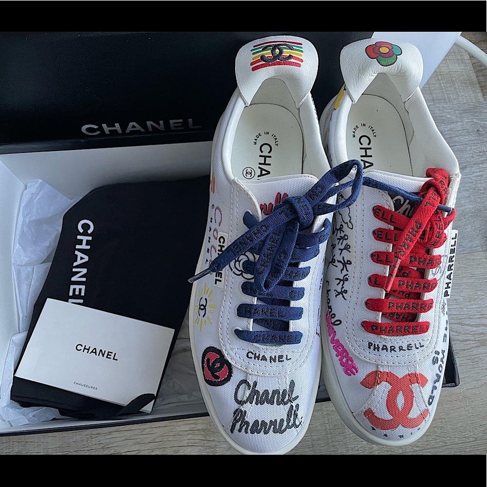 Chanel X Pharrell 19D White Graffiti CC Low Top Lace Up Flat Trainer Sneaker